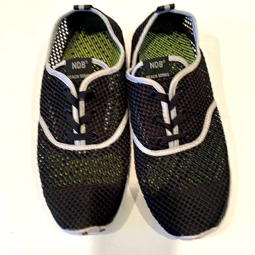 NEW Water Beach Pool Mesh Shoes Men's Size 9